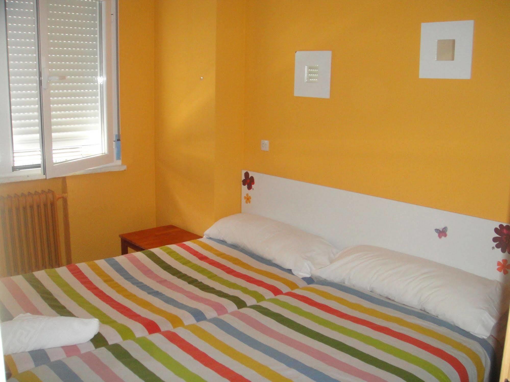 Arjori Rooms Hostal サラマンカ エクステリア 写真